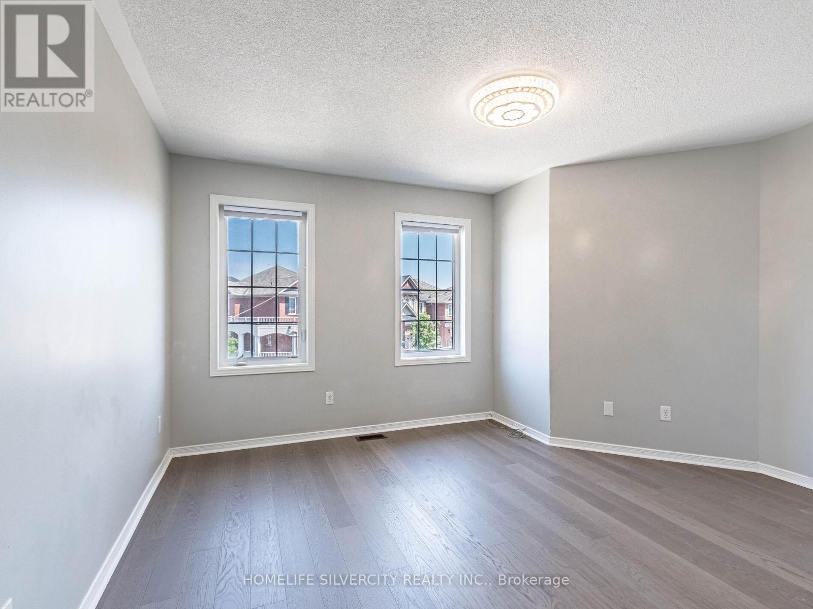 Photo 29 of 42 Cookview Drive, Brampton ON