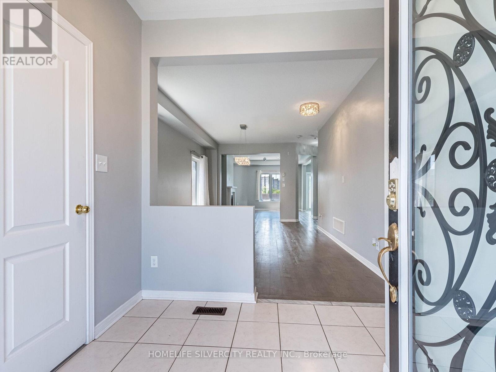 Photo 3 of 42 Cookview Drive, Brampton ON