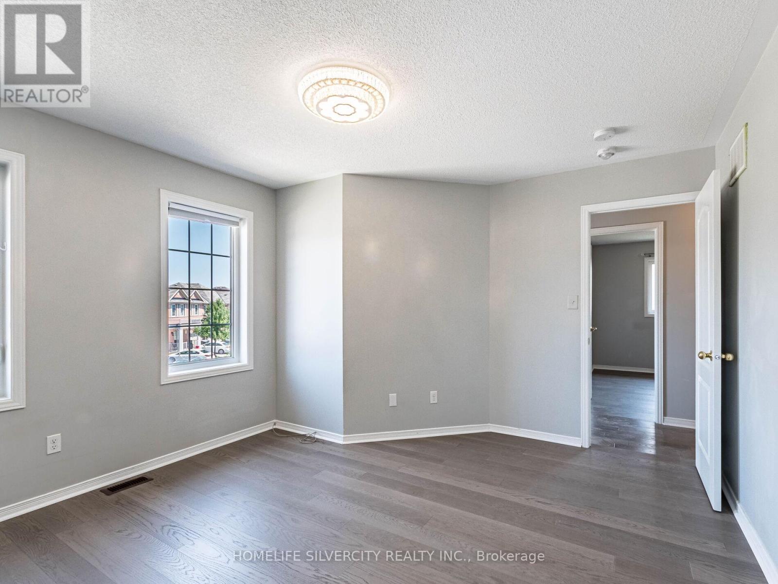 Photo 30 of 42 Cookview Drive, Brampton ON