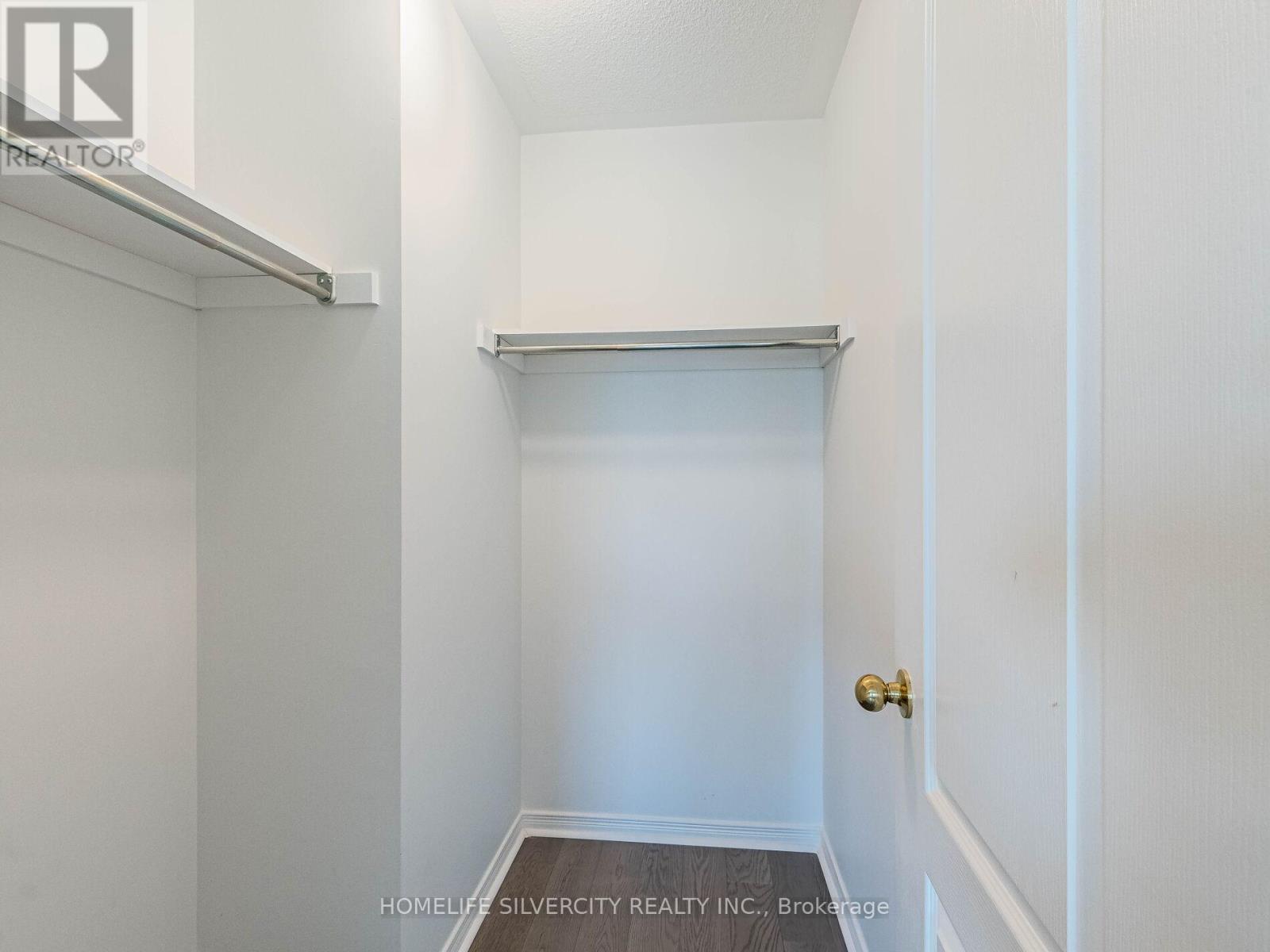 Photo 32 of 42 Cookview Drive, Brampton ON