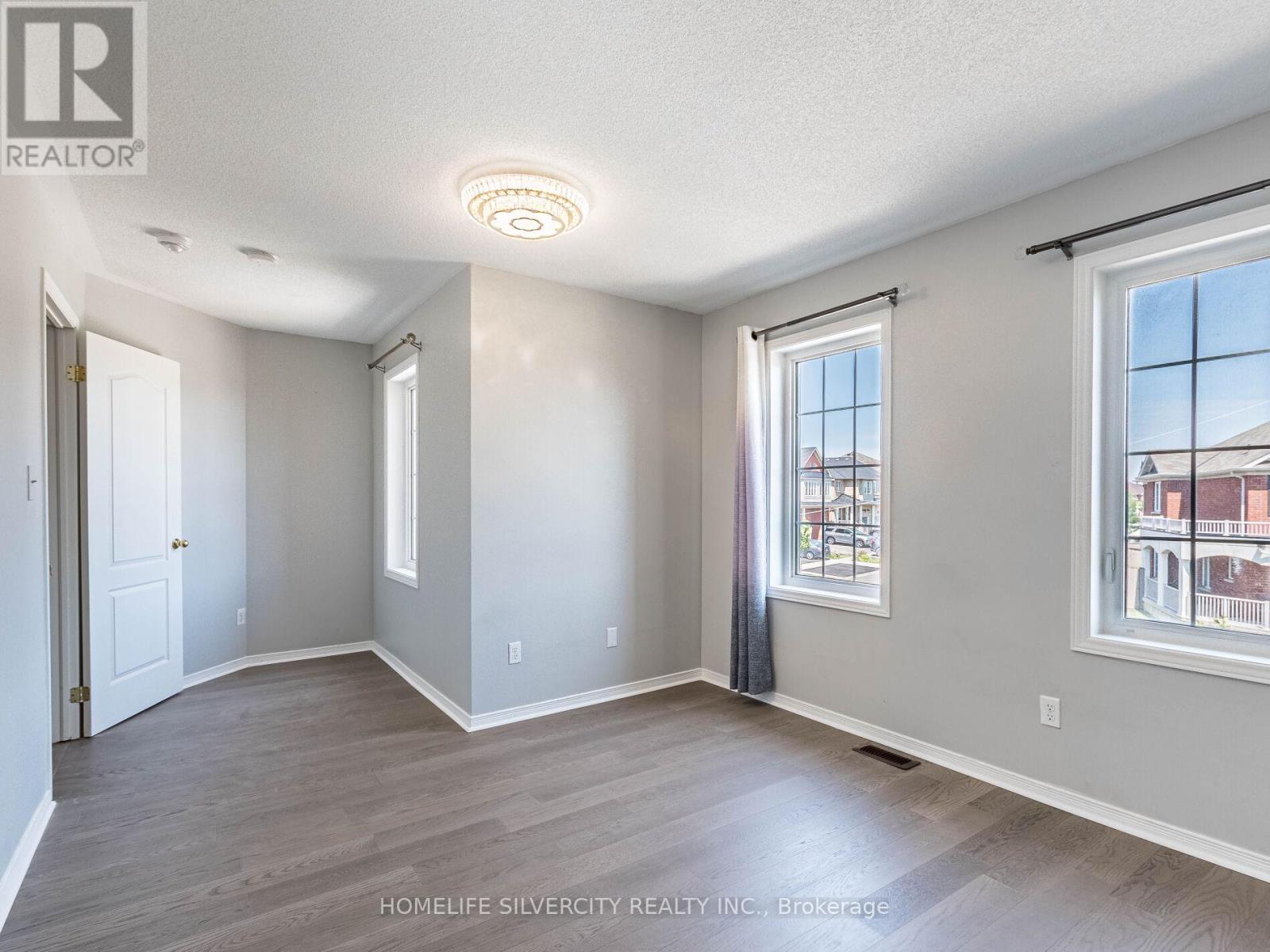 Photo 34 of 42 Cookview Drive, Brampton ON
