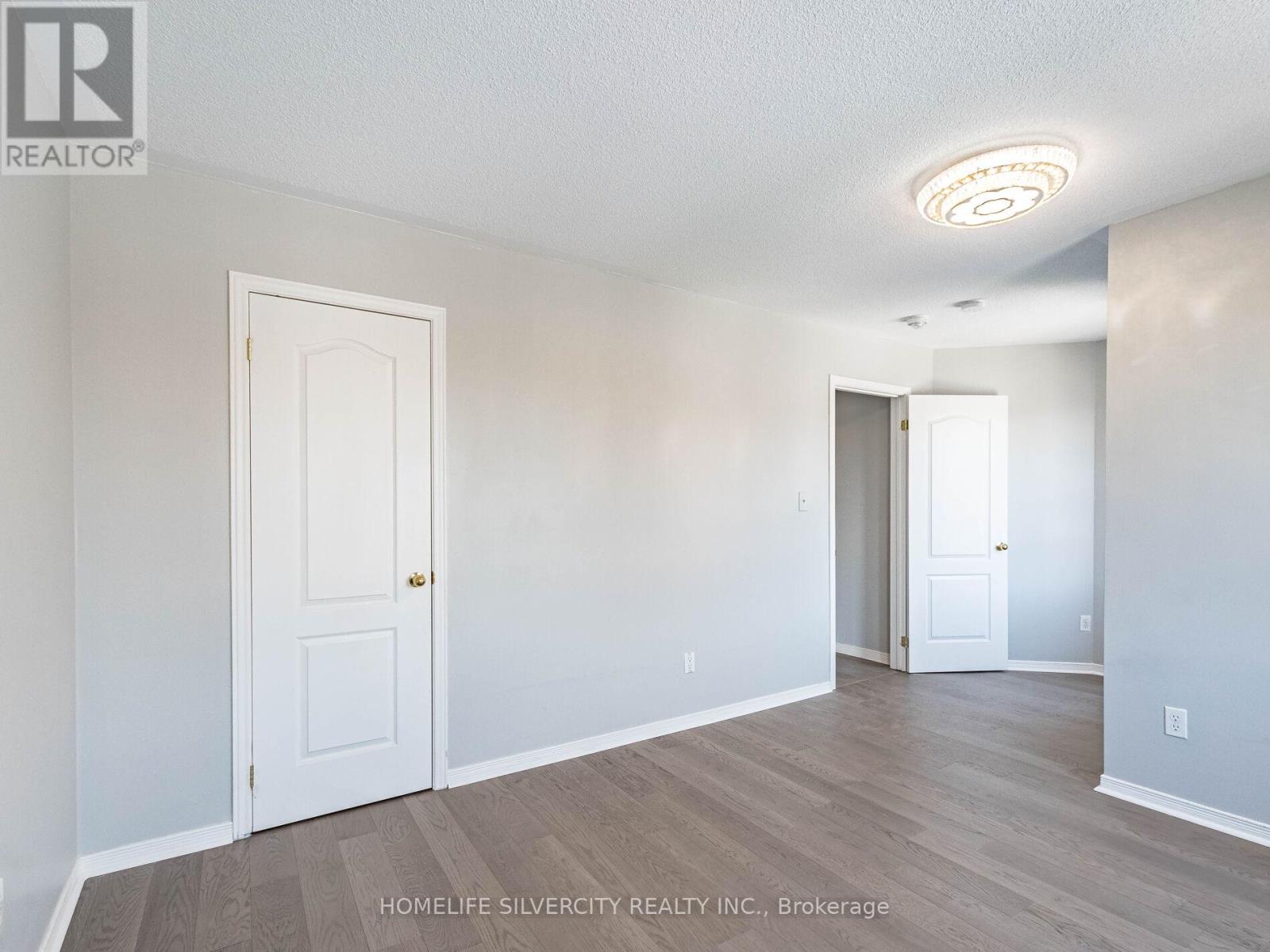 Photo 35 of 42 Cookview Drive, Brampton ON