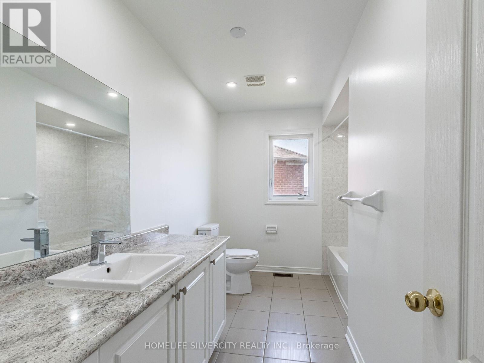 Photo 38 of 42 Cookview Drive, Brampton ON