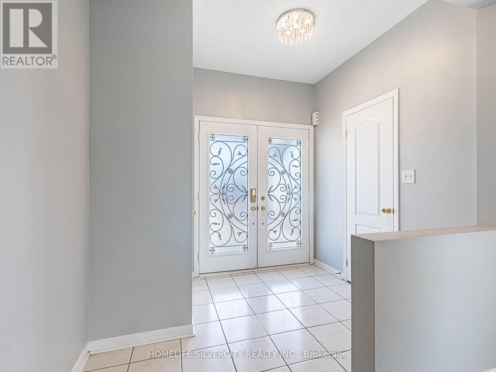 Photo 4 of 42 Cookview Drive, Brampton ON