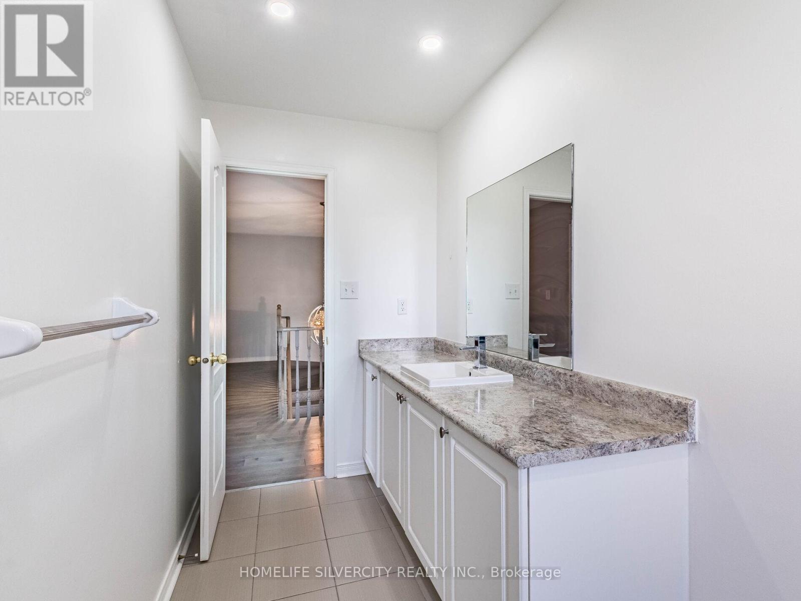 Photo 40 of 42 Cookview Drive, Brampton ON