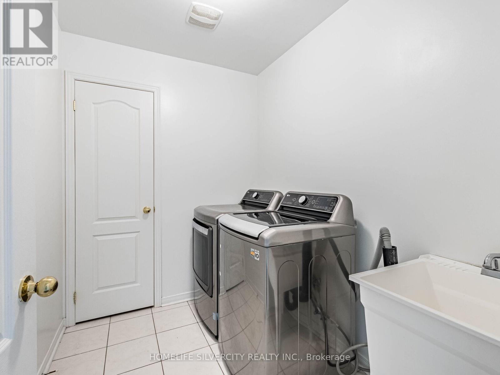 Photo 41 of 42 Cookview Drive, Brampton ON
