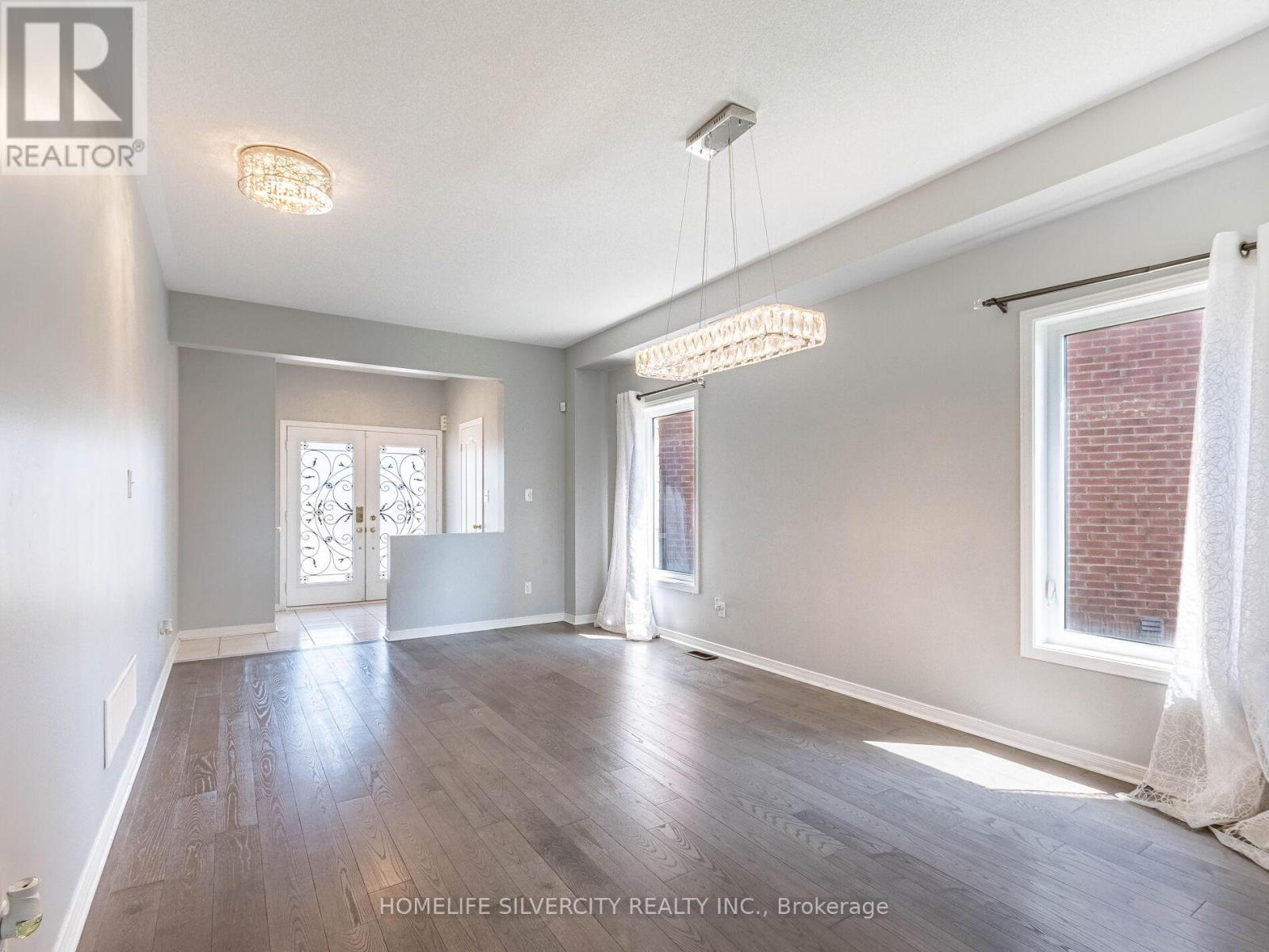 Photo 7 of 42 Cookview Drive, Brampton ON