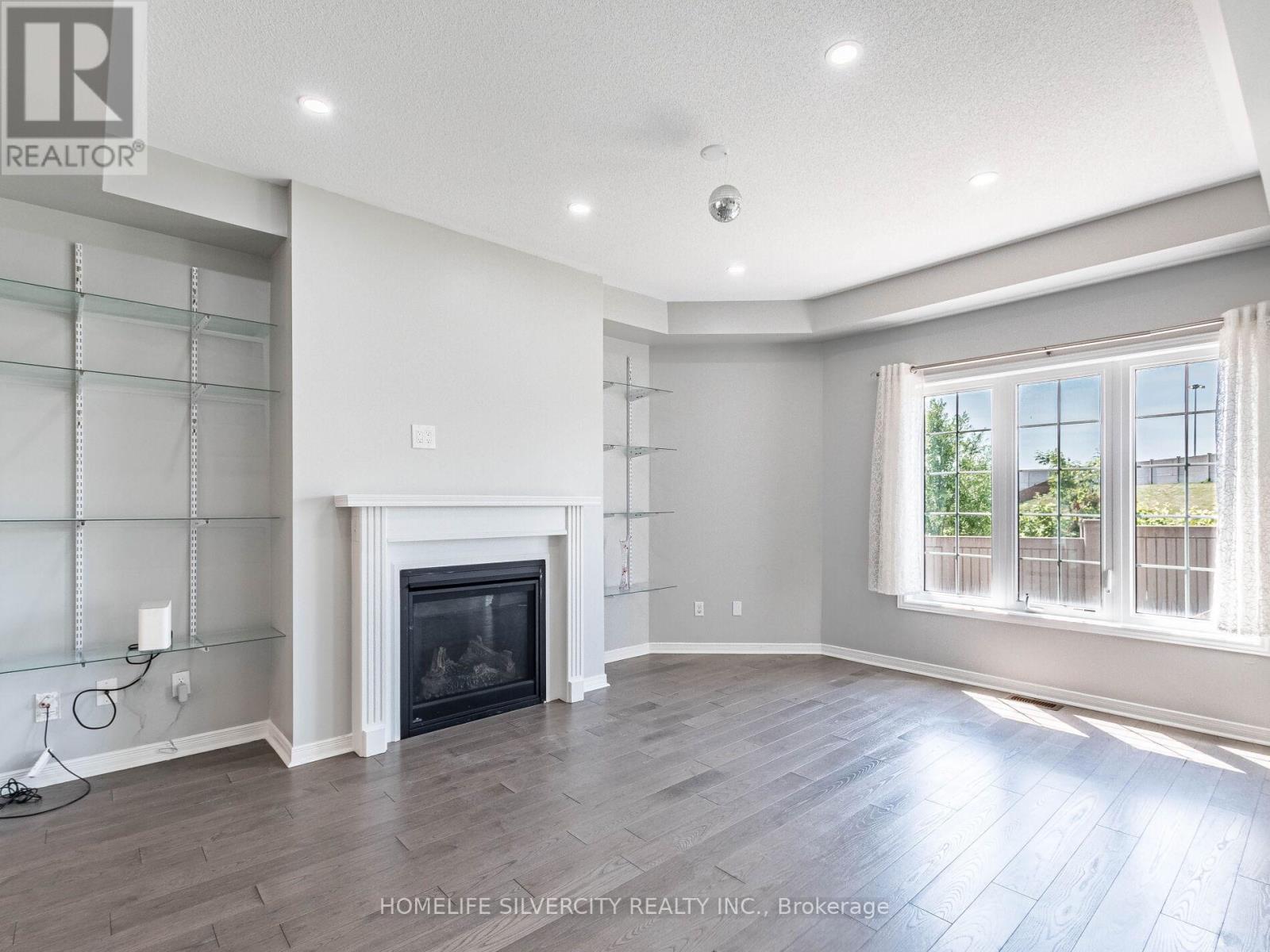 Photo 8 of 42 Cookview Drive, Brampton ON