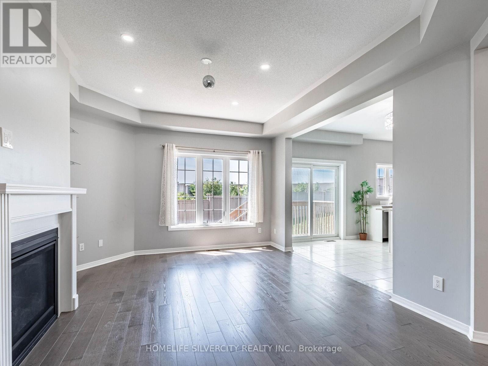 Photo 9 of 42 Cookview Drive, Brampton ON