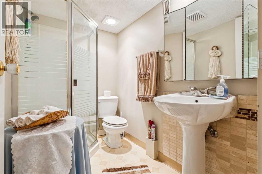 Photo 27 of 483 Cedarpark Drive Sw, Calgary AB