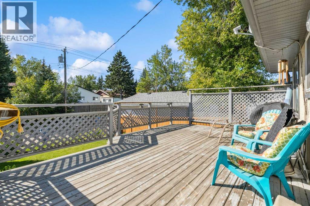 Photo 28 of 483 Cedarpark Drive Sw, Calgary AB