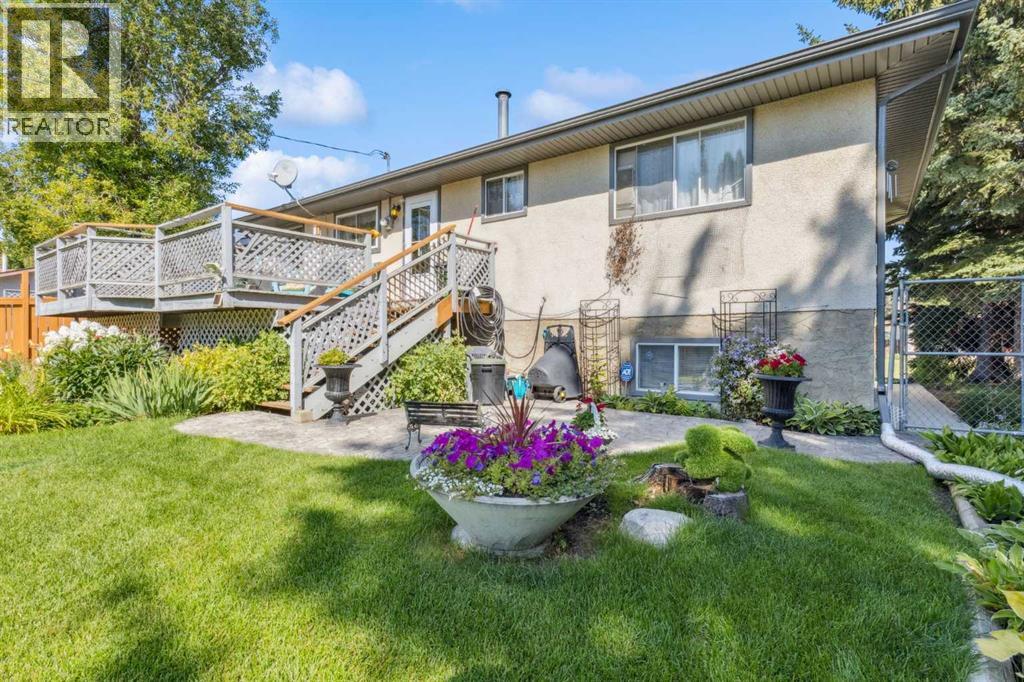 Photo 34 of 483 Cedarpark Drive Sw, Calgary AB