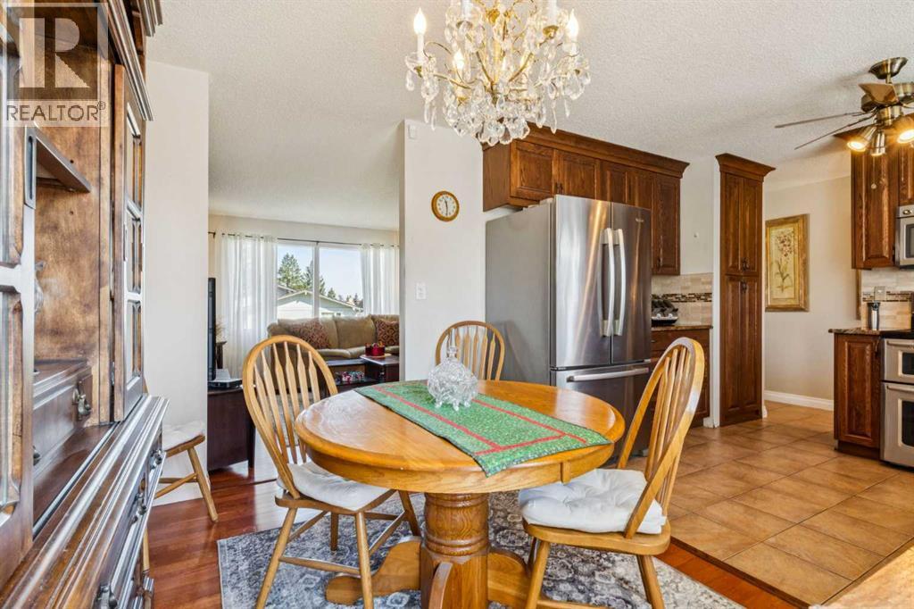 Photo 6 of 483 Cedarpark Drive Sw, Calgary AB