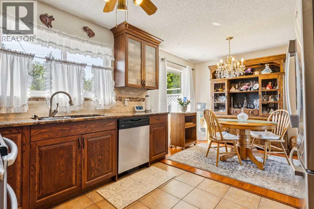 Photo 9 of 483 Cedarpark Drive Sw, Calgary AB
