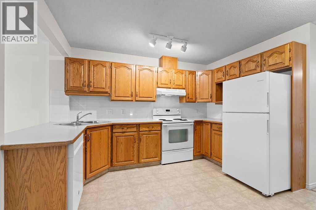 Photo 10 of 31 Silvergrove Close Nw, Calgary AB