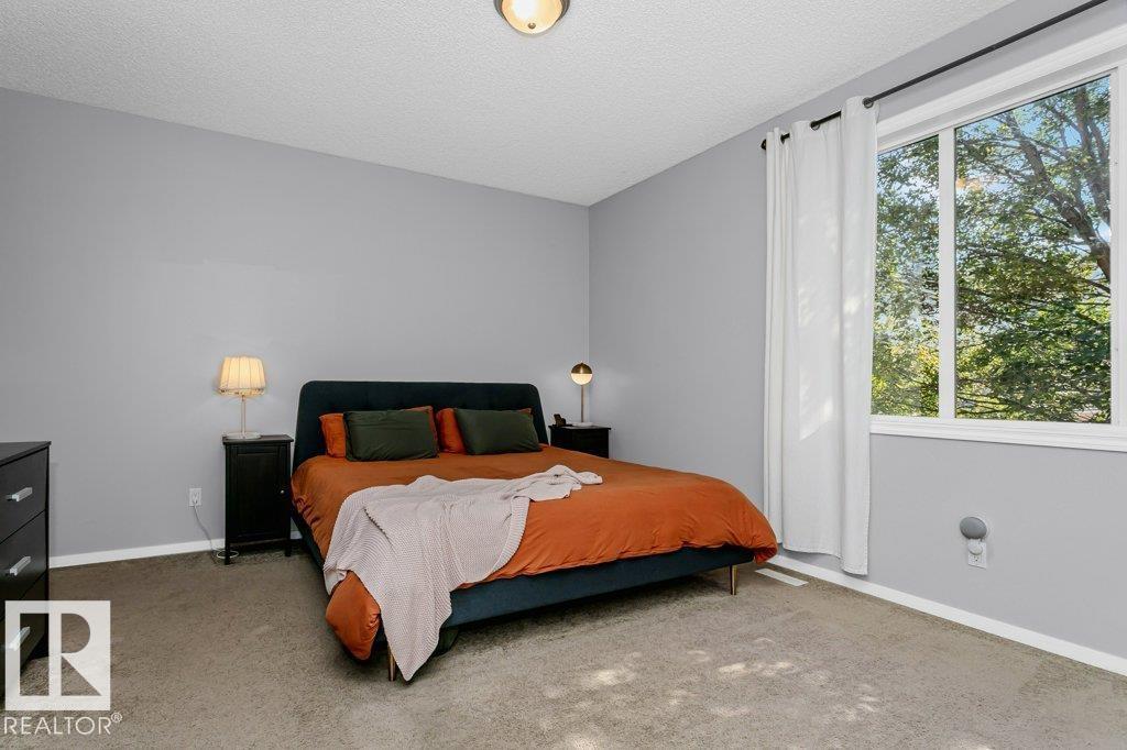 Photo 10 of 9109 98 Av Nw, Edmonton AB
