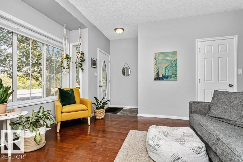 Photo 2 of 9109 98 Av Nw, Edmonton AB