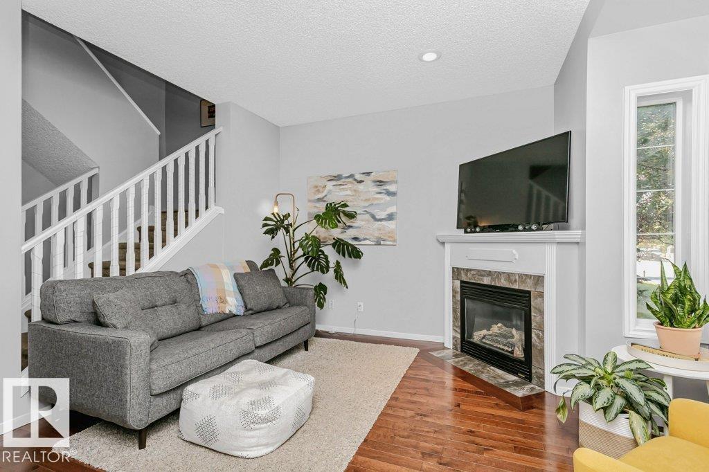 Photo 4 of 9109 98 Av Nw, Edmonton AB