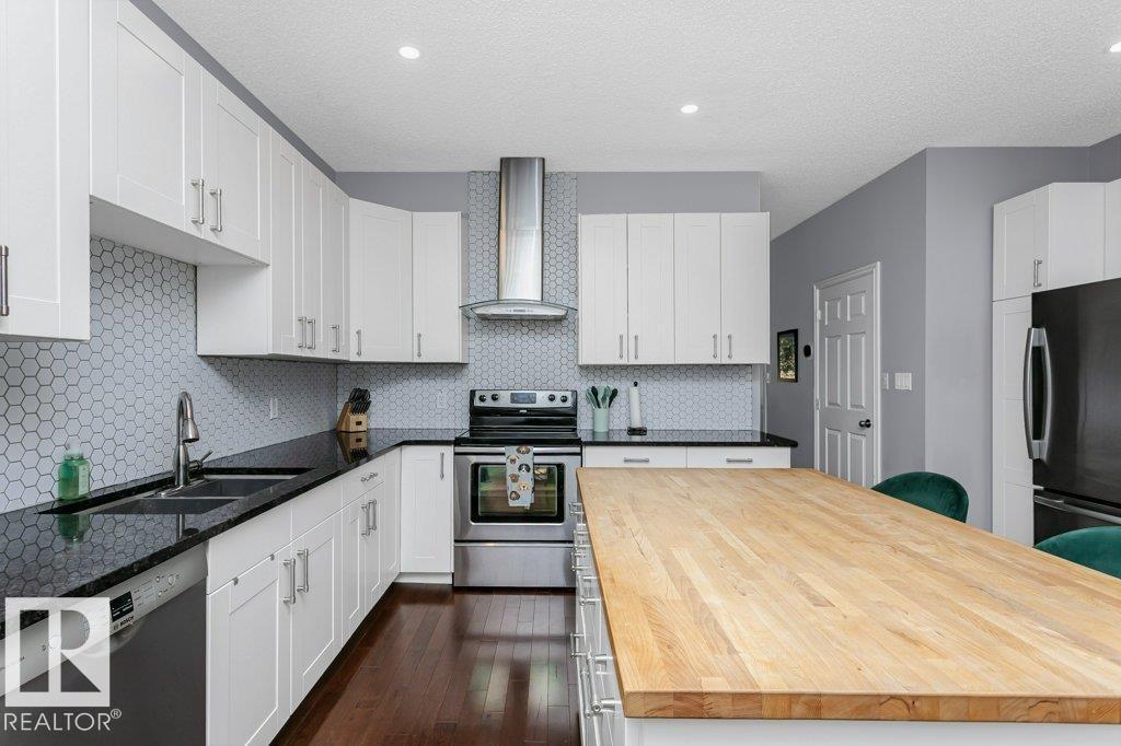 Photo 7 of 9109 98 Av Nw, Edmonton AB