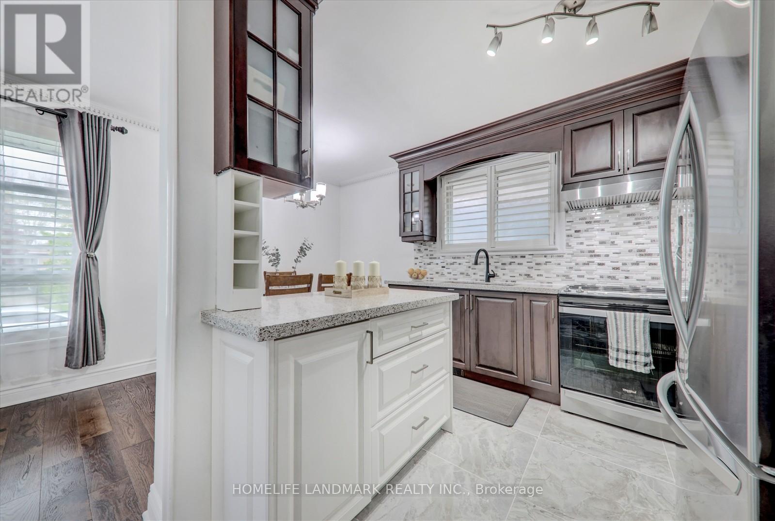 Photo 12 of 71 Sundance Crescent, Toronto ON