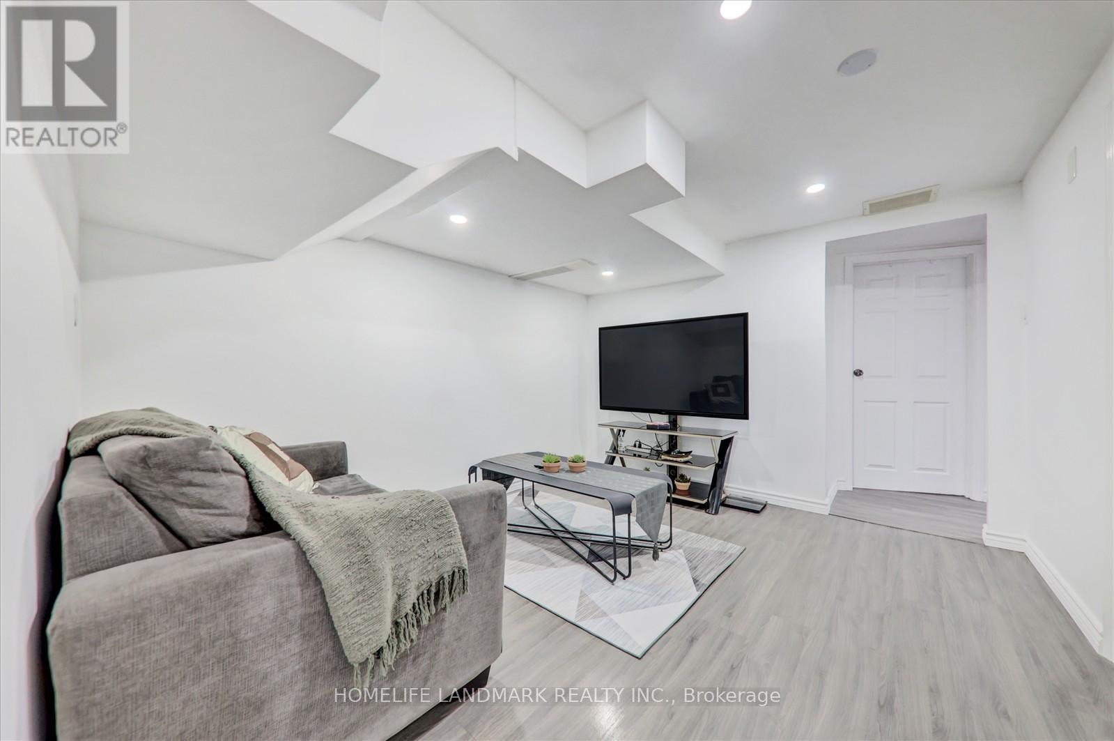 Photo 25 of 71 Sundance Crescent, Toronto ON