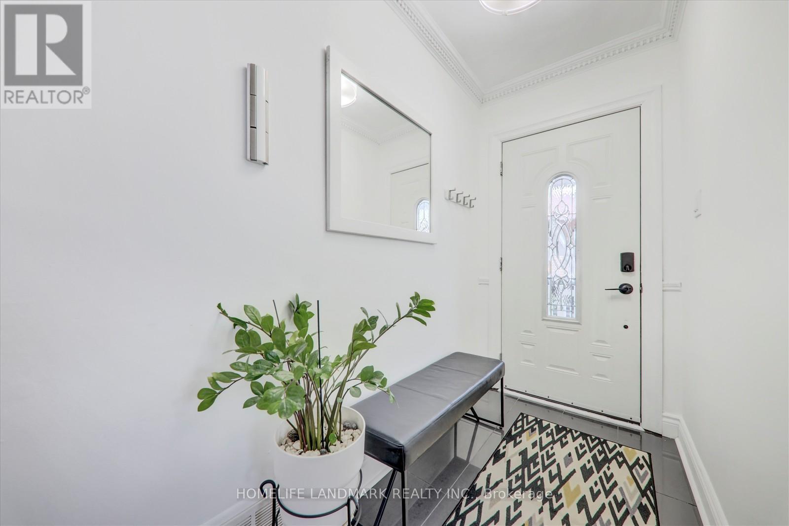 Photo 6 of 71 Sundance Crescent, Toronto ON