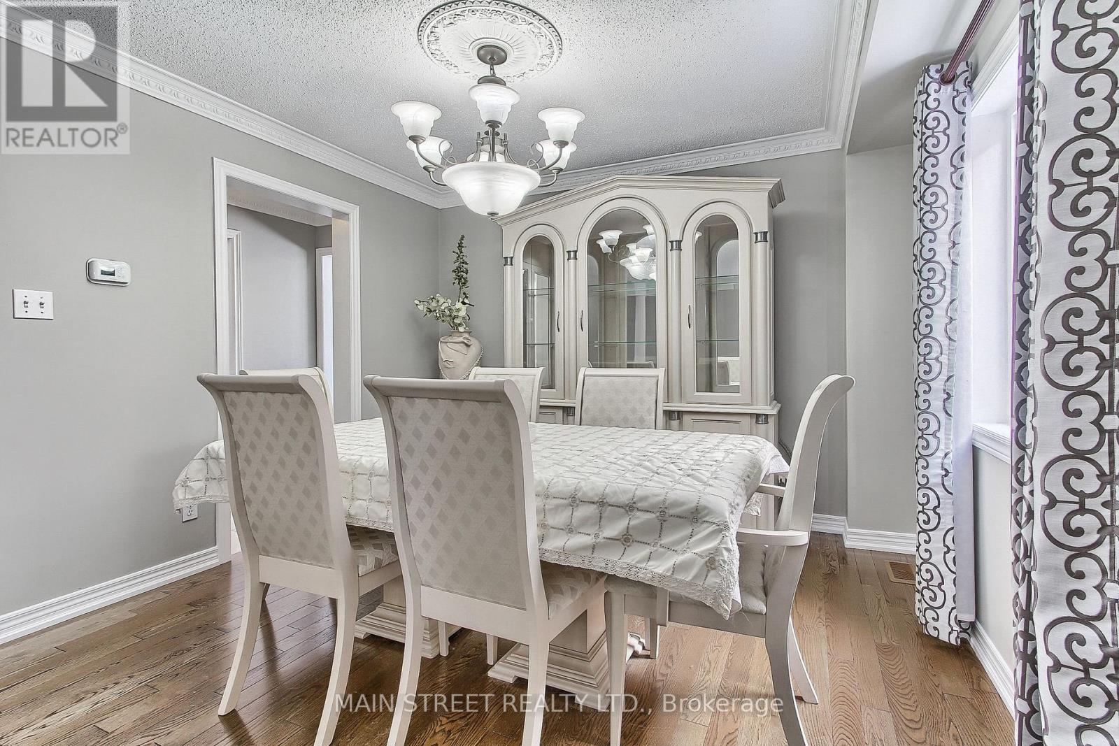 Photo 10 of 46 Silverstone Crescent, Georgina ON