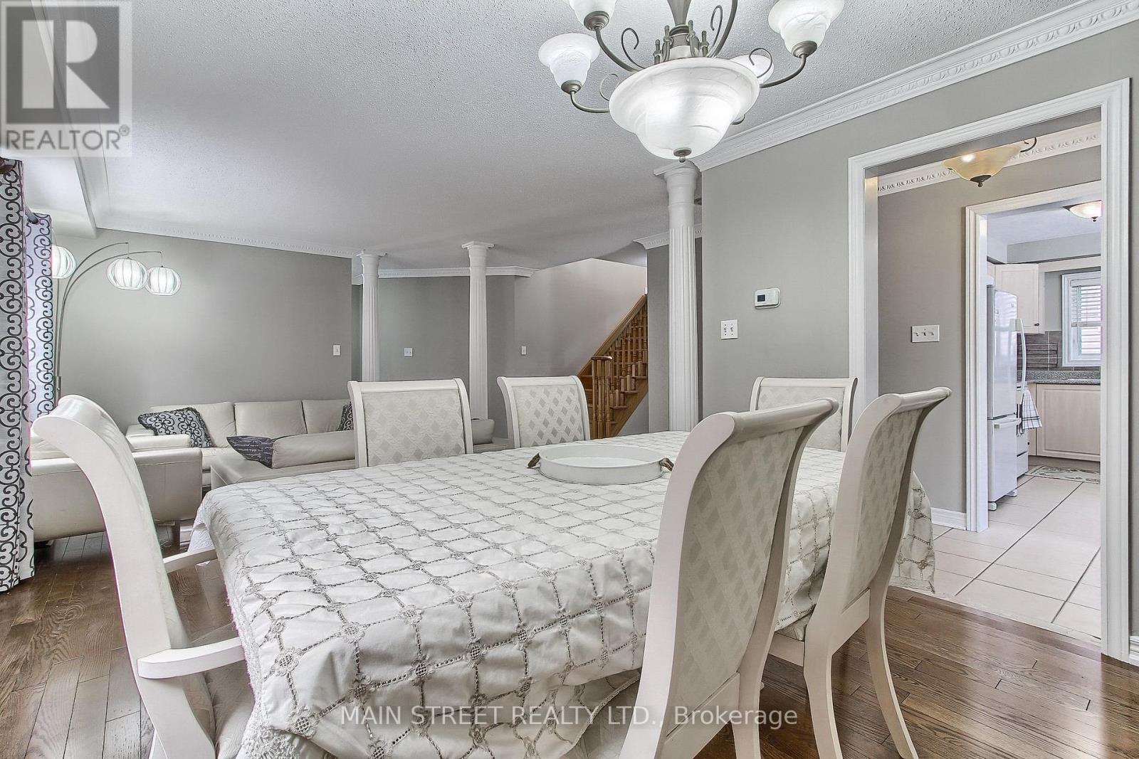Photo 11 of 46 Silverstone Crescent, Georgina ON