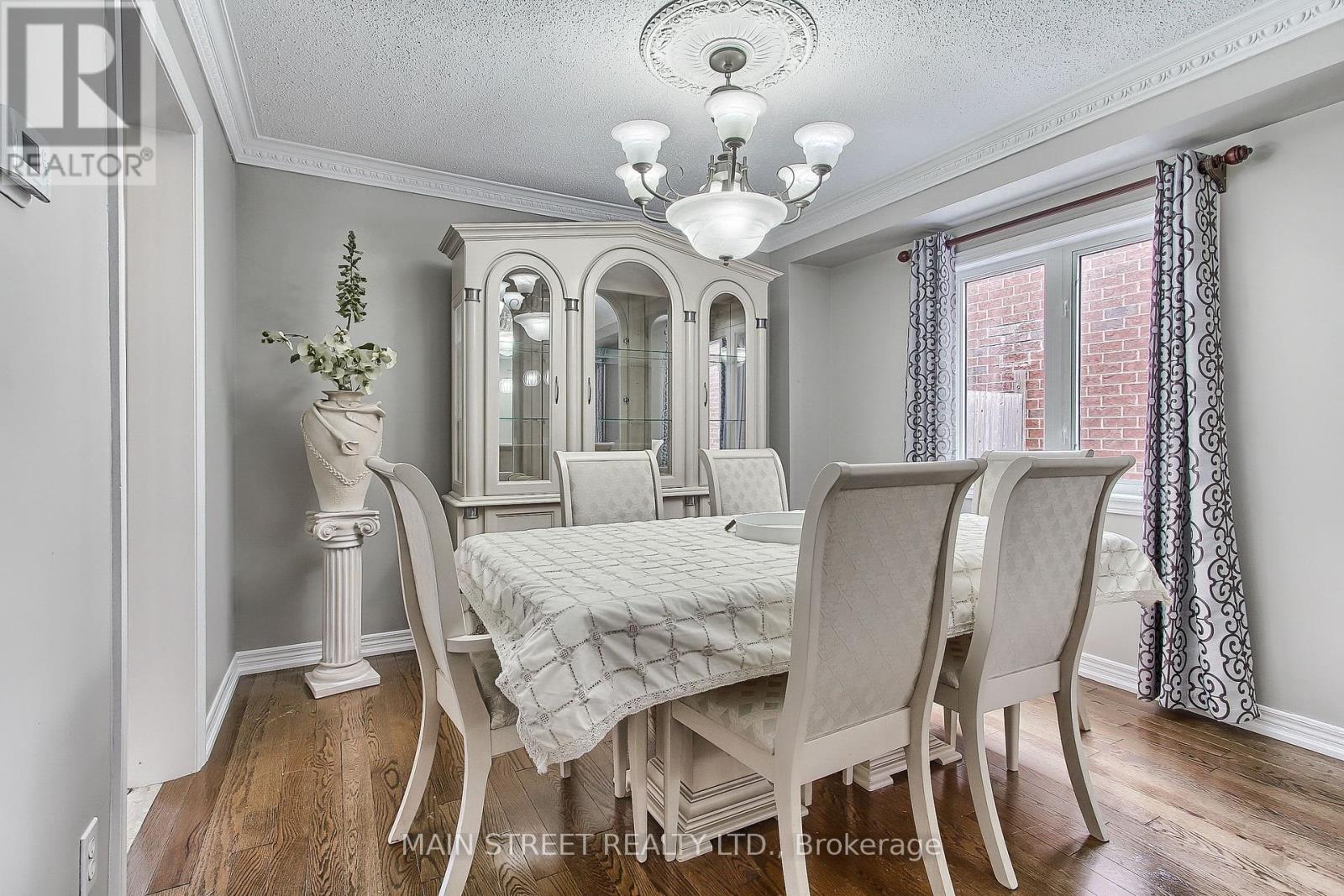 Photo 12 of 46 Silverstone Crescent, Georgina ON