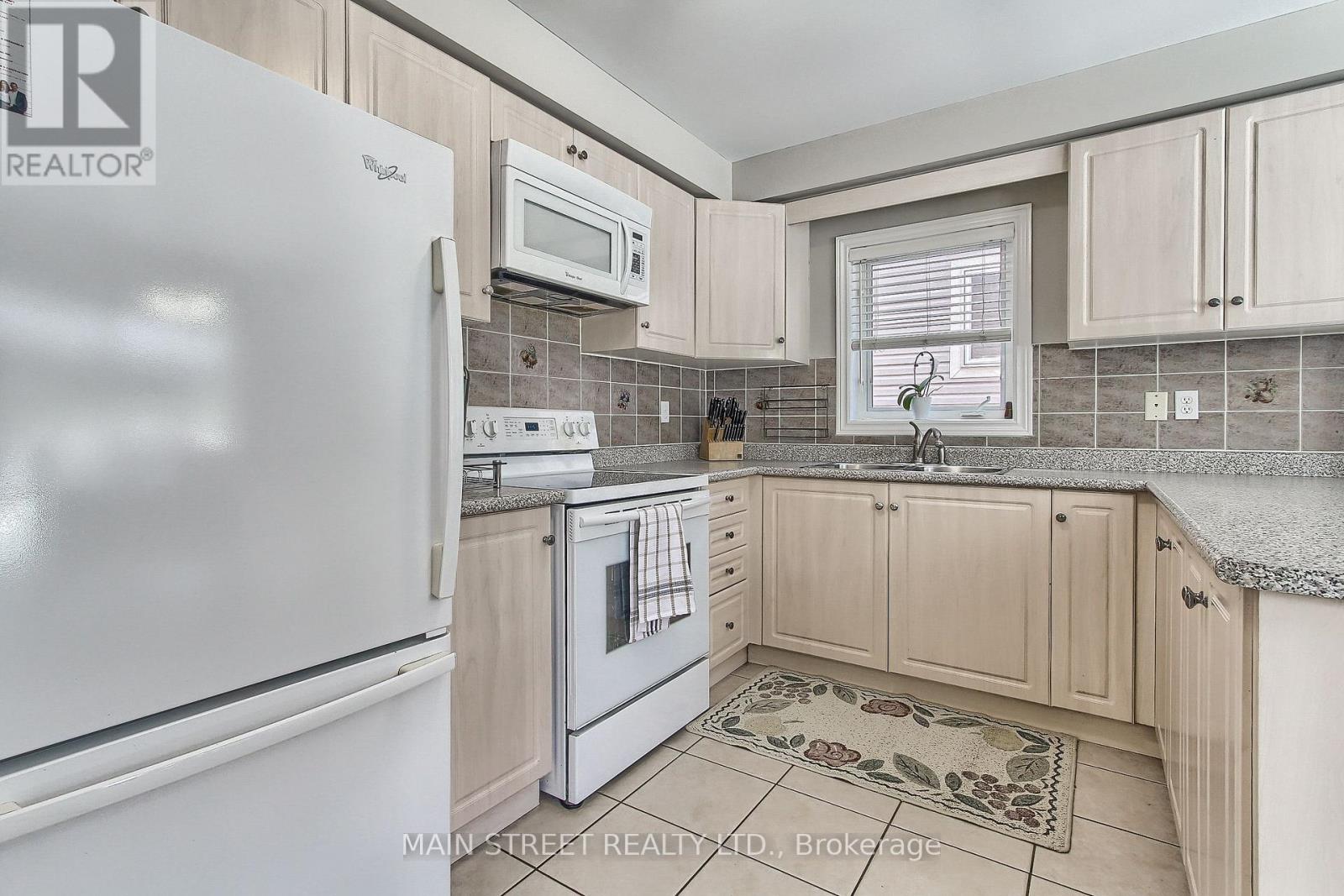 Photo 14 of 46 Silverstone Crescent, Georgina ON