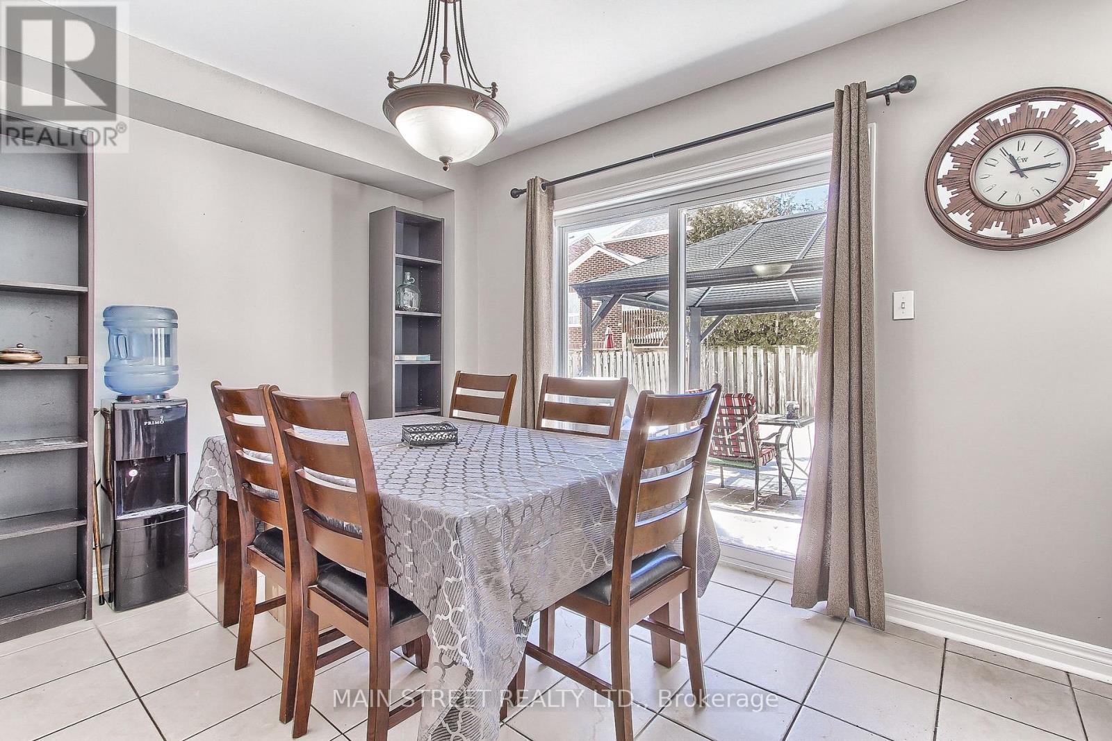 Photo 18 of 46 Silverstone Crescent, Georgina ON