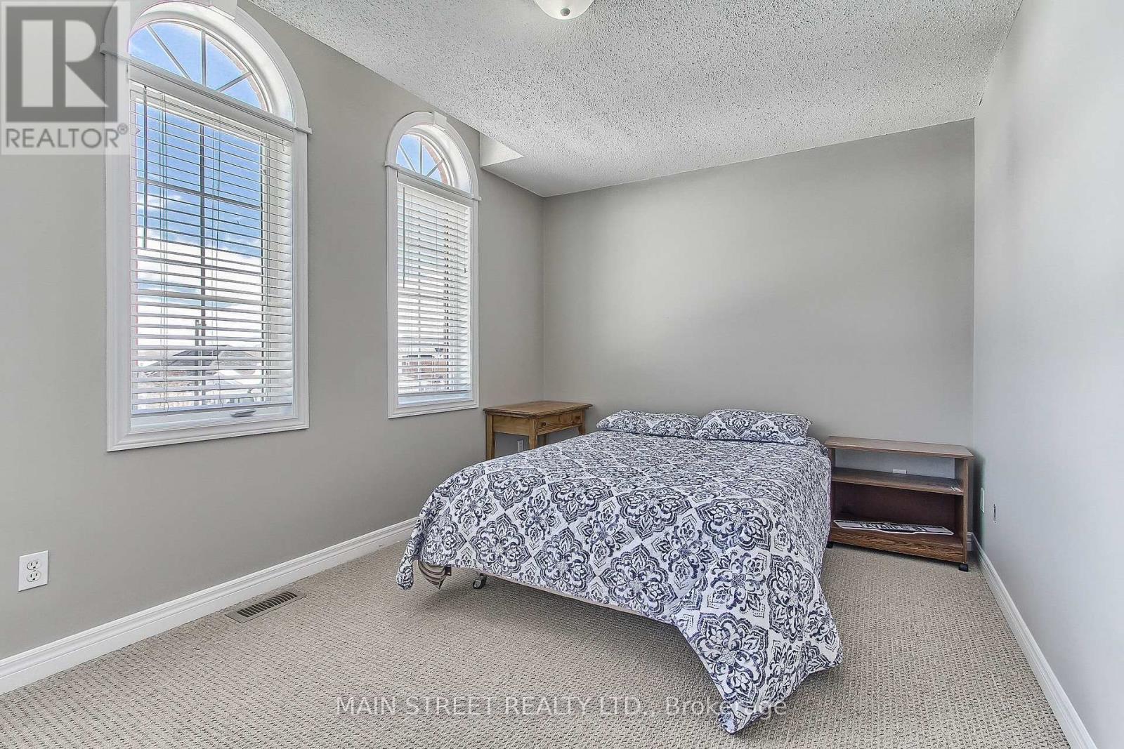 Photo 31 of 46 Silverstone Crescent, Georgina ON