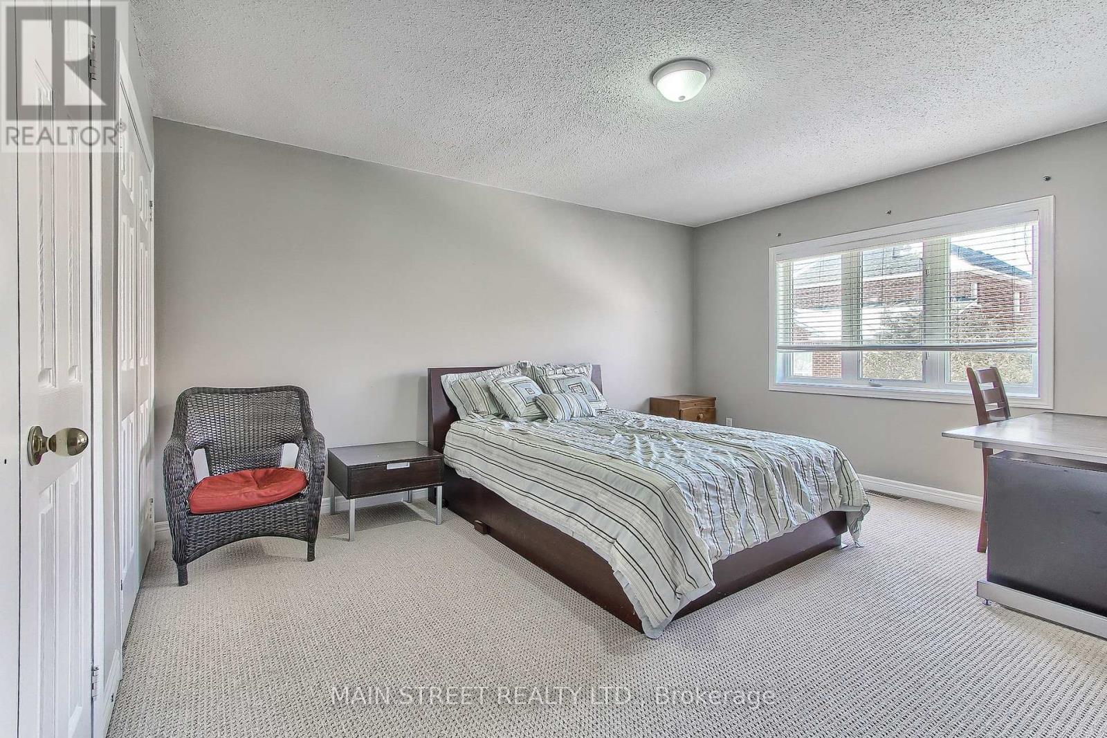 Photo 33 of 46 Silverstone Crescent, Georgina ON