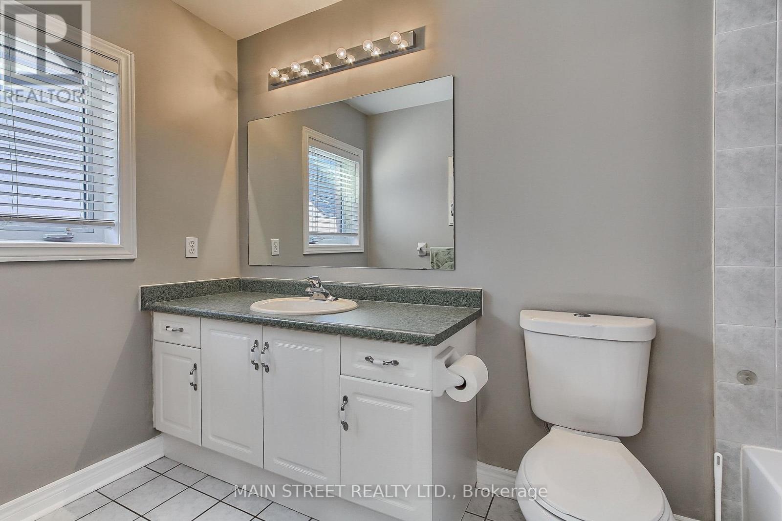 Photo 35 of 46 Silverstone Crescent, Georgina ON
