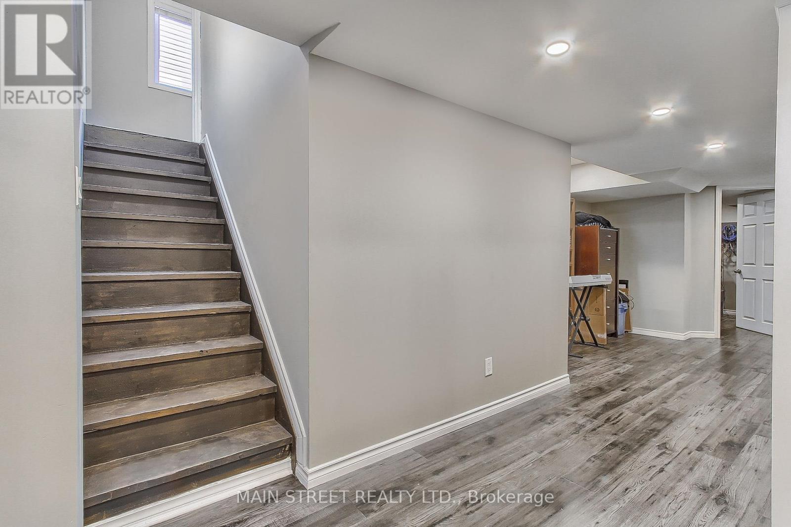 Photo 37 of 46 Silverstone Crescent, Georgina ON