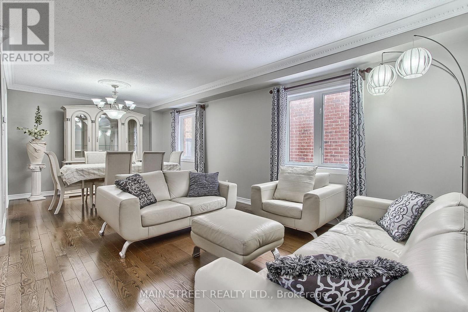 Photo 7 of 46 Silverstone Crescent, Georgina ON