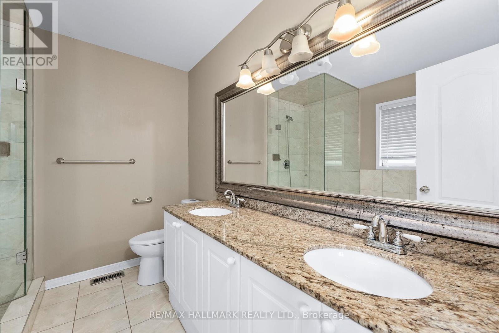 Photo 19 of 58 Casa Grande Street, Richmond Hill ON