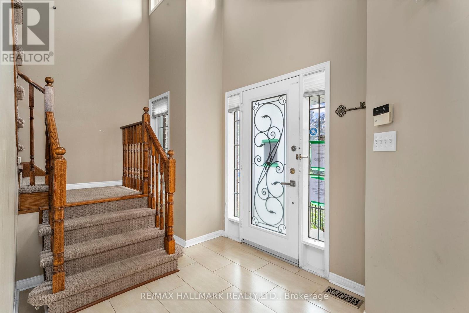 Photo 2 of 58 Casa Grande Street, Richmond Hill ON