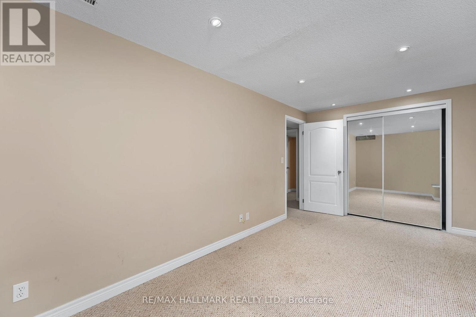 Photo 32 of 58 Casa Grande Street, Richmond Hill ON