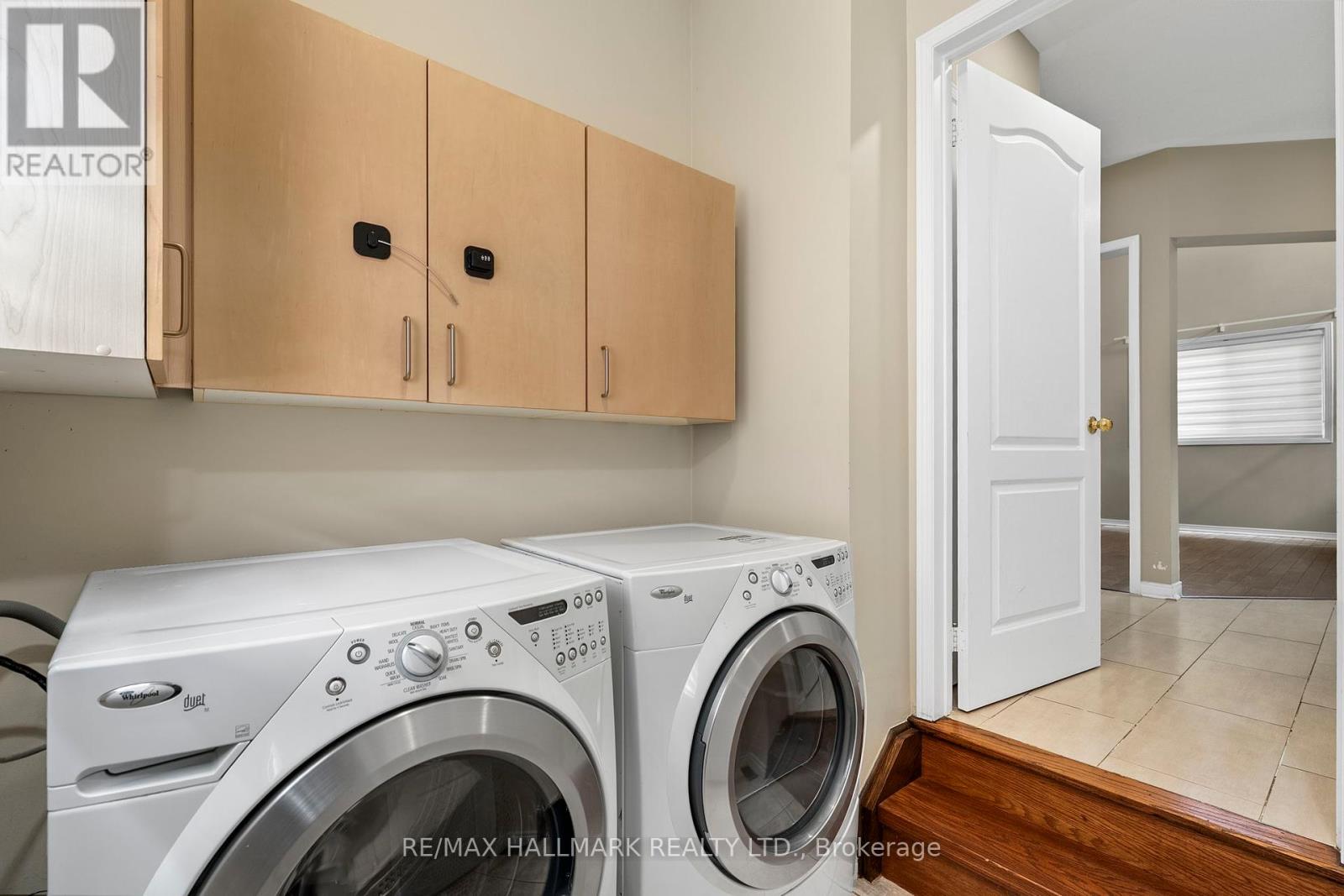 Photo 5 of 58 Casa Grande Street, Richmond Hill ON