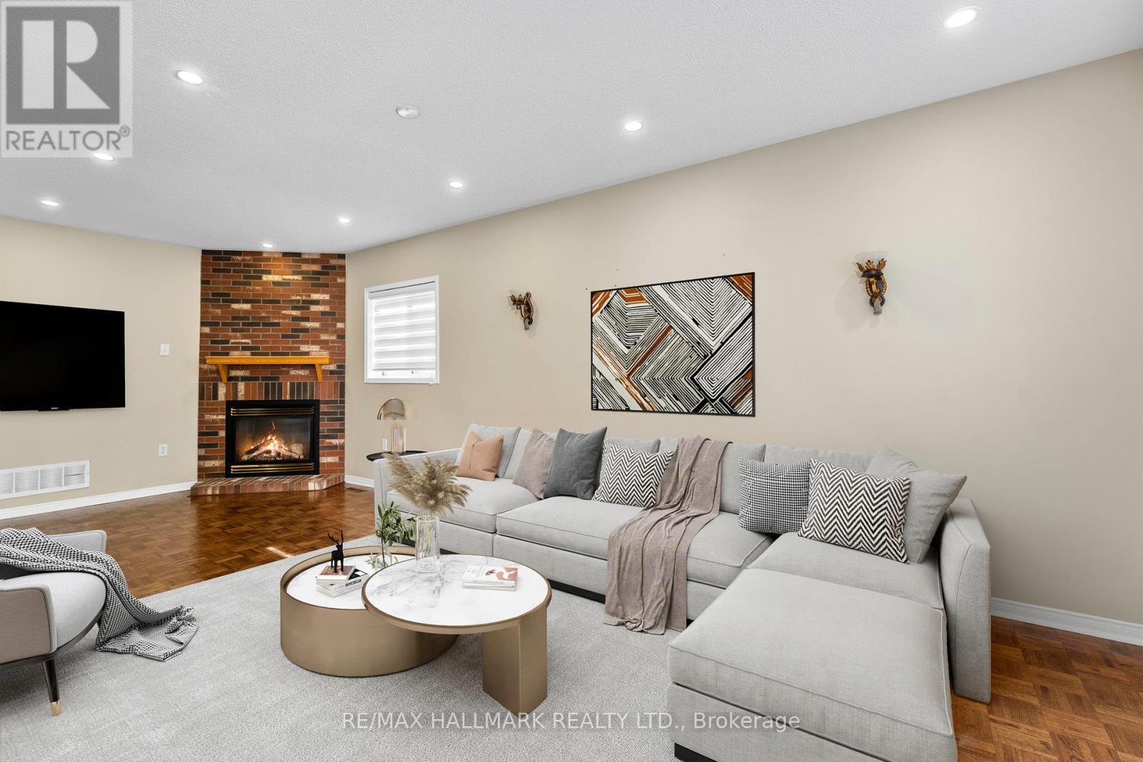 Photo 6 of 58 Casa Grande Street, Richmond Hill ON