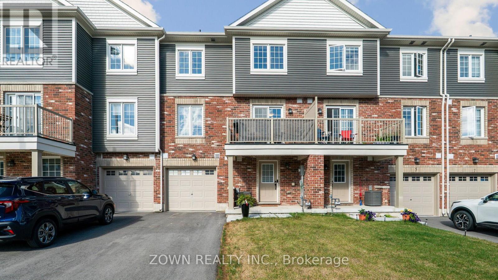 Photo 1 of 3 Silo Mews, Barrie ON