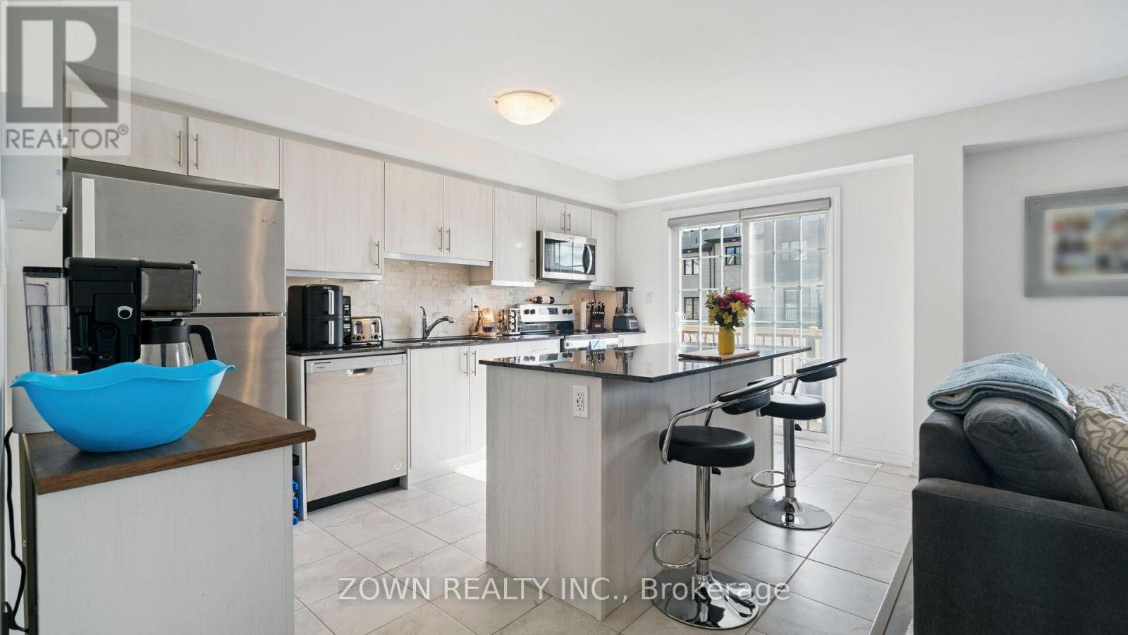 Photo 10 of 3 Silo Mews, Barrie ON