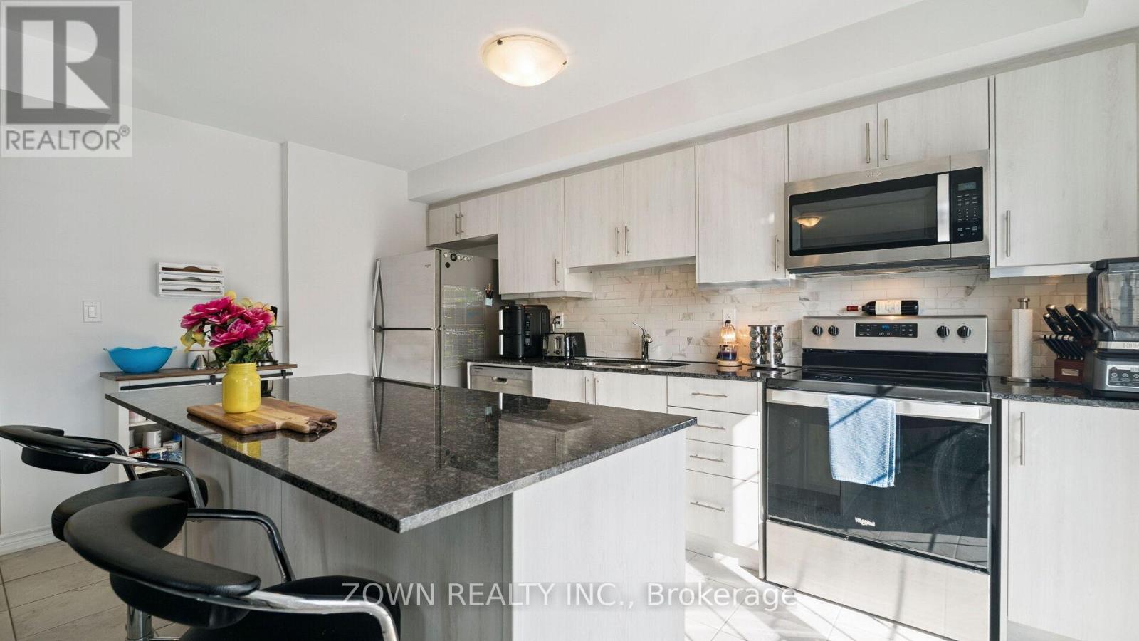 Photo 17 of 3 Silo Mews, Barrie ON