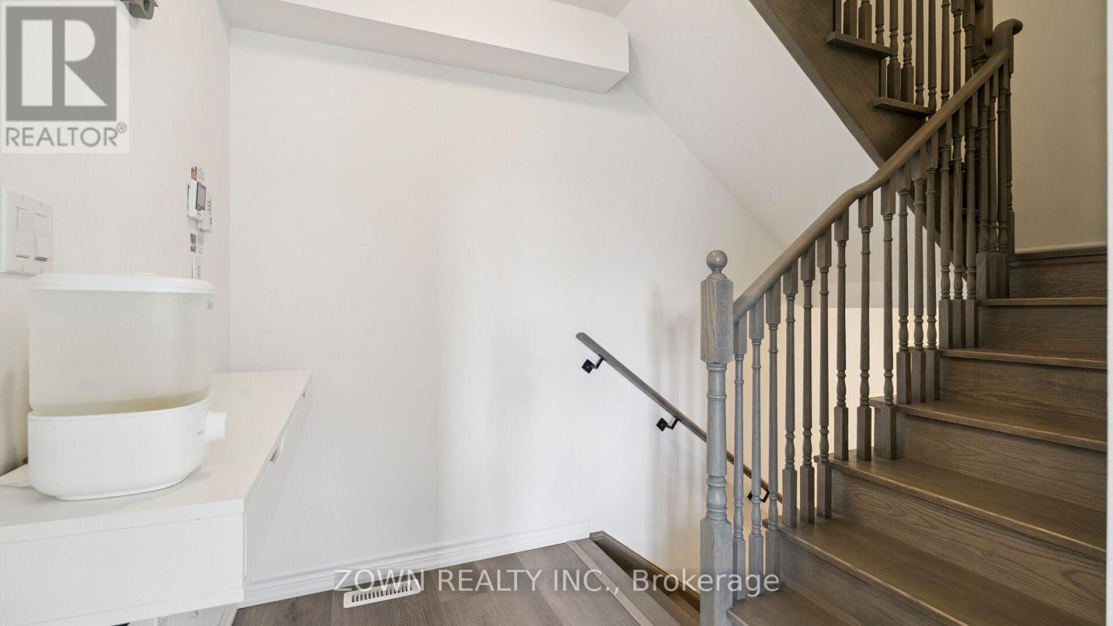 Photo 19 of 3 Silo Mews, Barrie ON