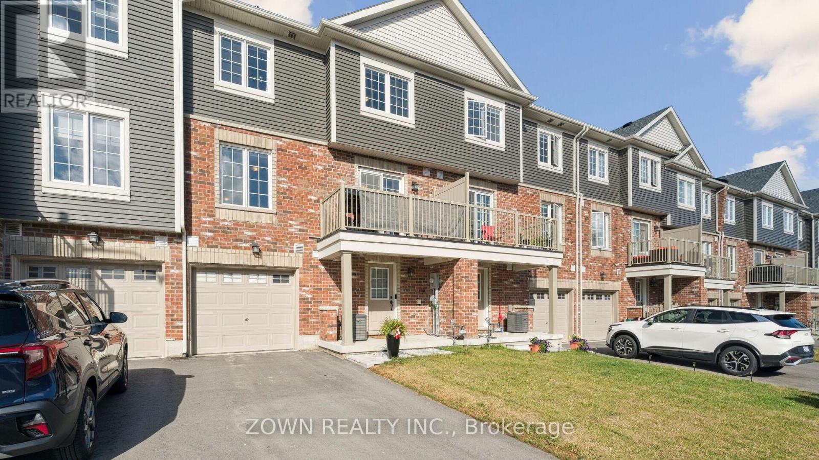Photo 2 of 3 Silo Mews, Barrie ON