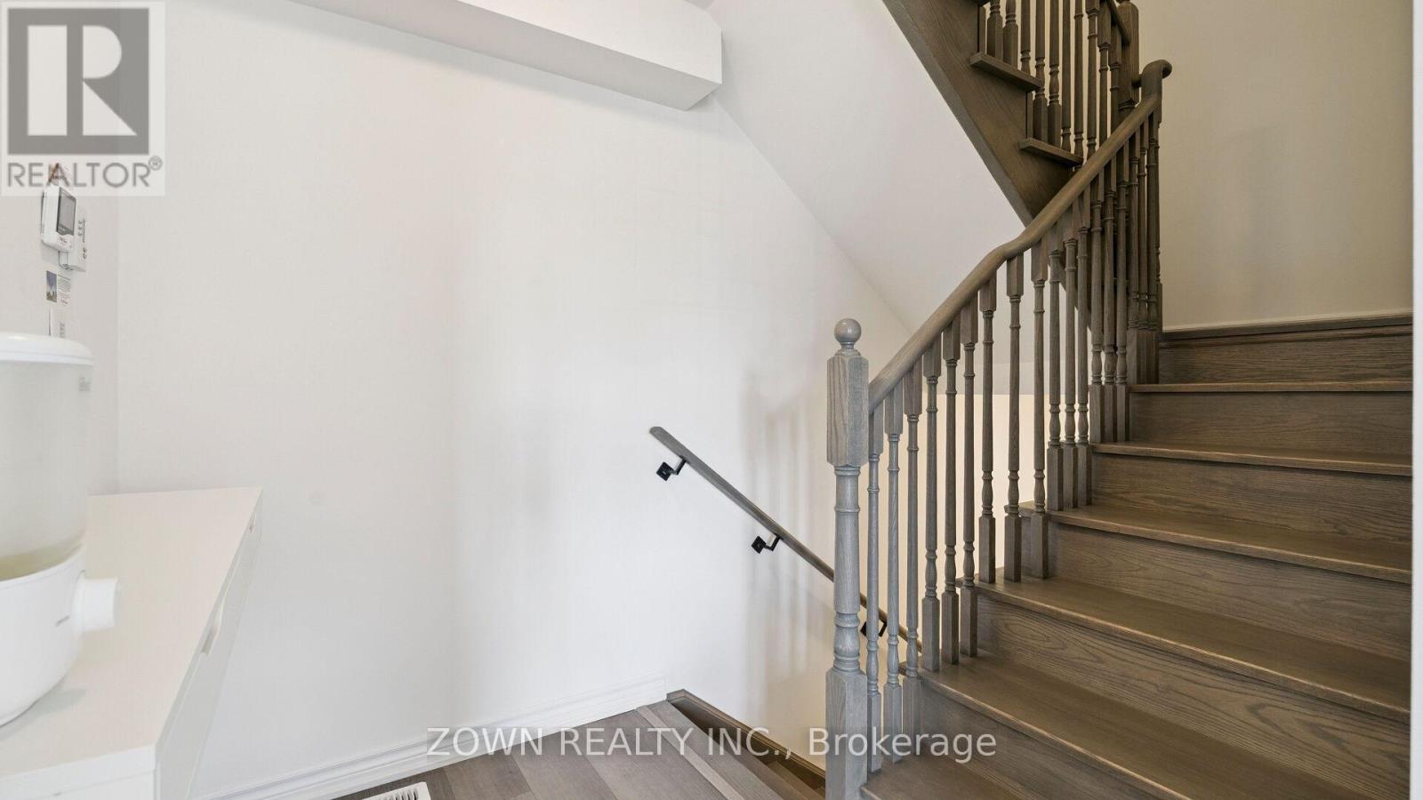 Photo 20 of 3 Silo Mews, Barrie ON