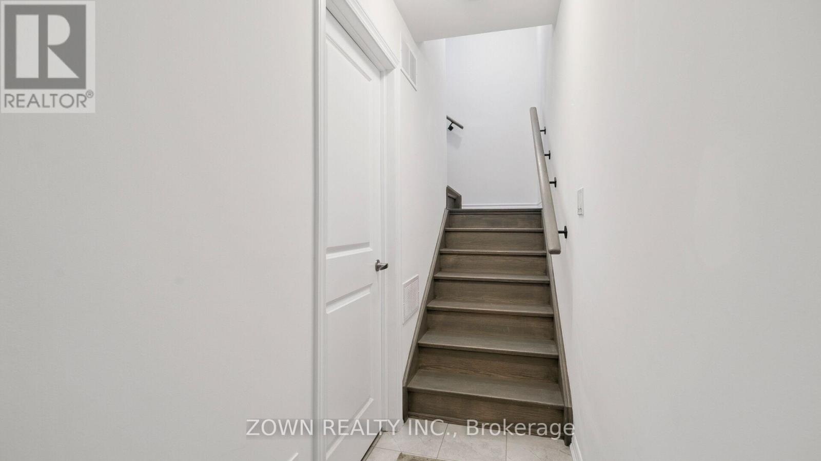 Photo 6 of 3 Silo Mews, Barrie ON