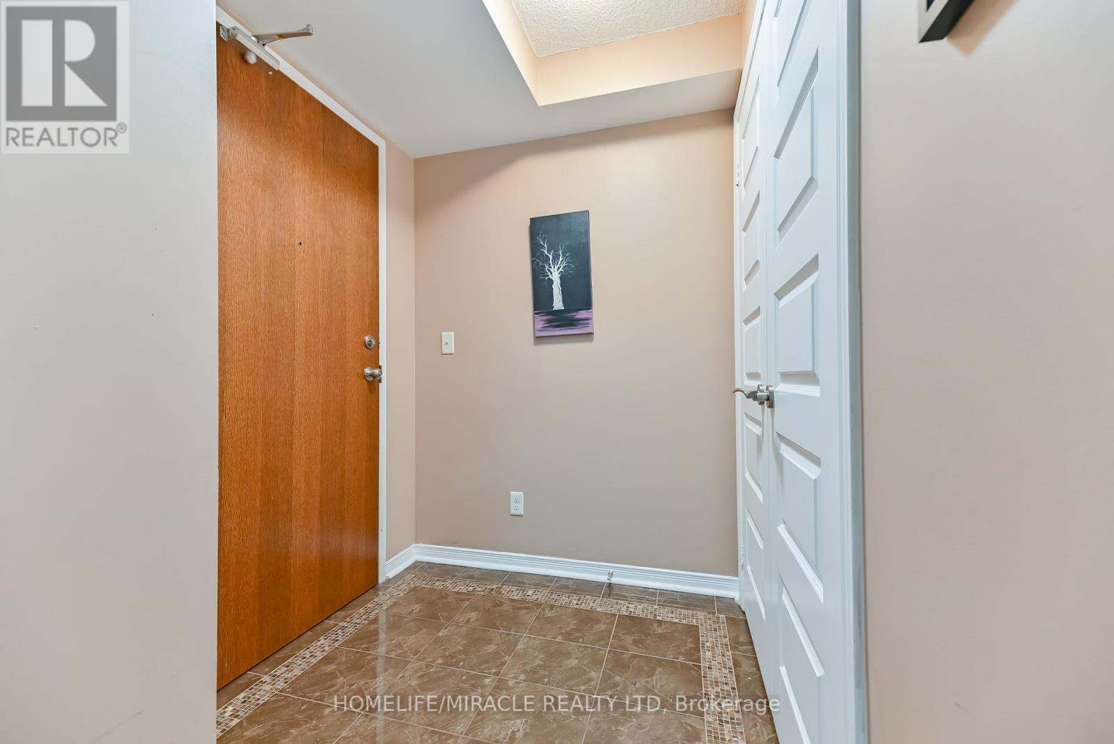 Photo 6 of 709 215 Queen Street E, Brampton ON