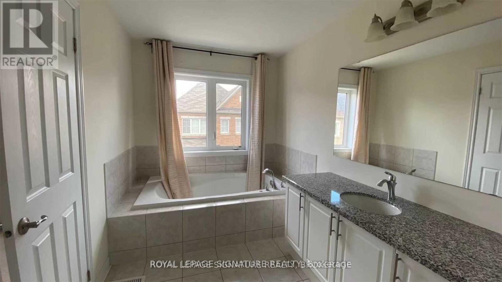 Photo 10 of 362 Leadwood Gate, Oakville ON